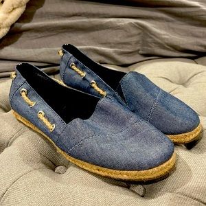 Never worn size 7 Nautica slide on